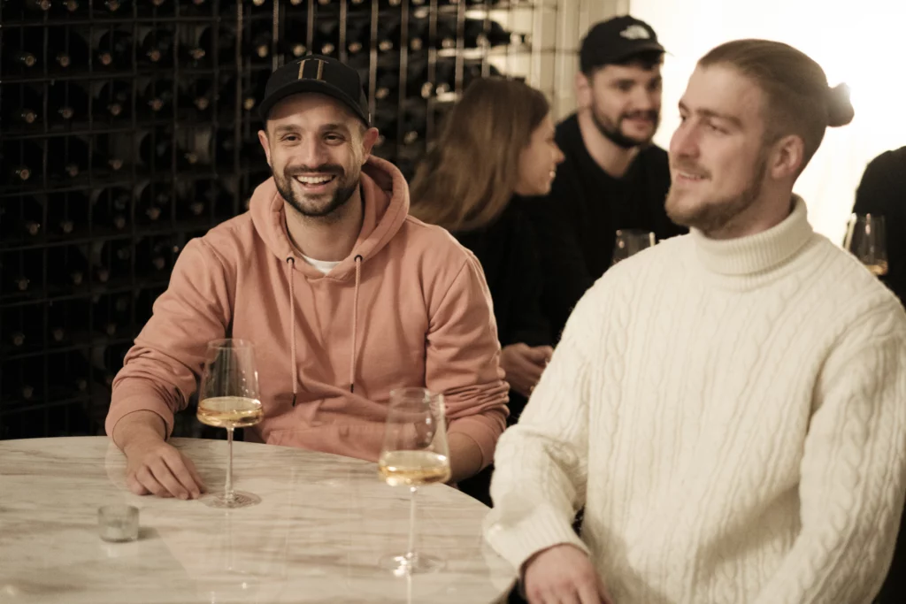 Glückliche Gäste bei Vinum Voyage Weinevent